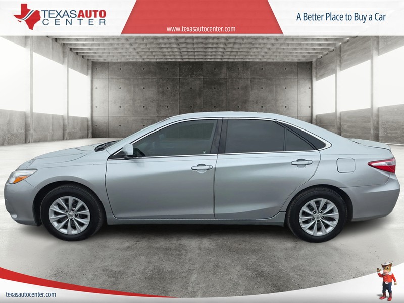Toyota Camry Vehicle Full-screen Gallery Image 05