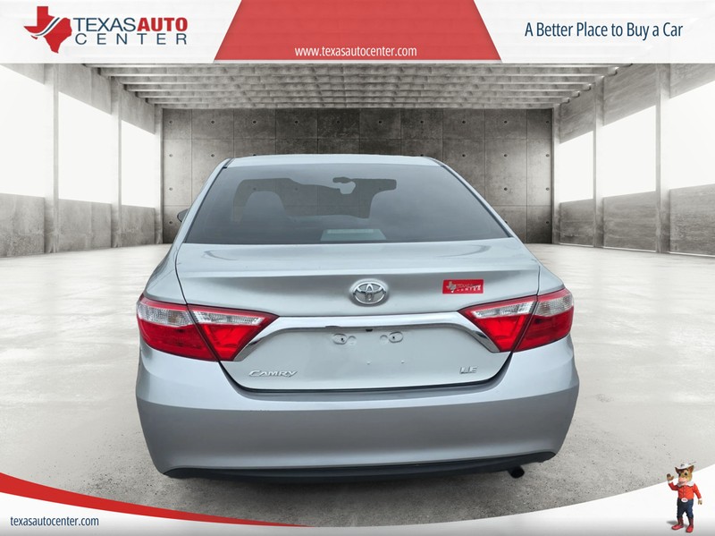 Toyota Camry Vehicle Full-screen Gallery Image 06