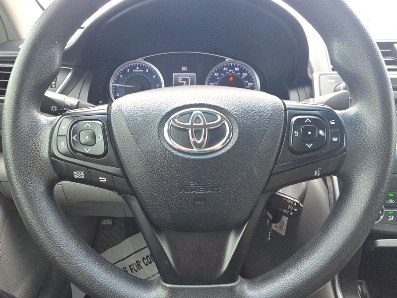 Toyota Camry Vehicle Full-screen Gallery Image 13