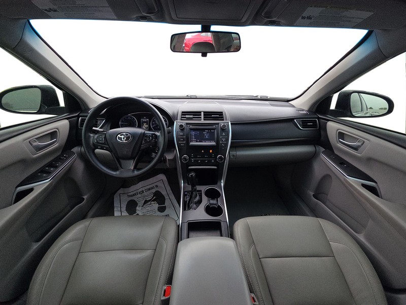 Toyota Camry Vehicle Full-screen Gallery Image 14