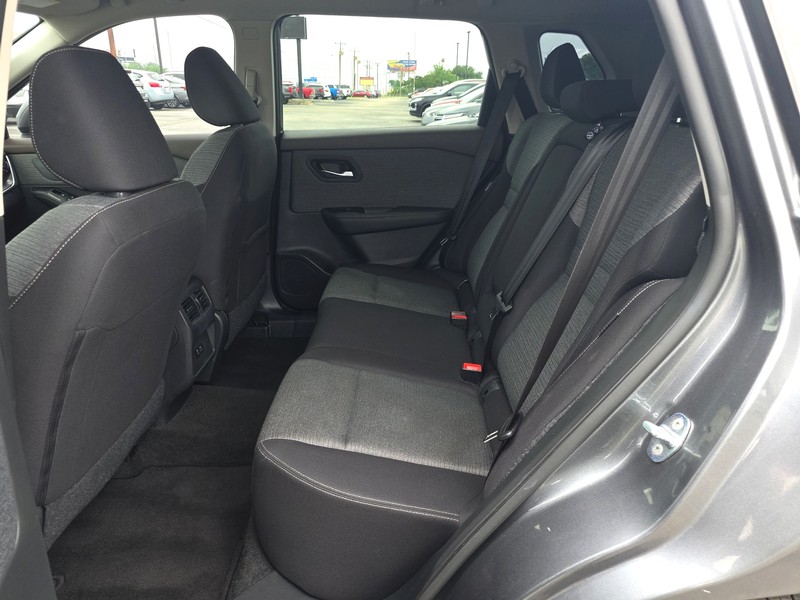 Nissan Rogue Vehicle Full-screen Gallery Image 10