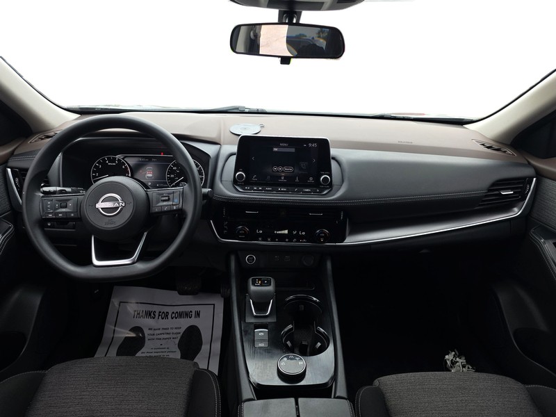 Nissan Rogue Vehicle Full-screen Gallery Image 16