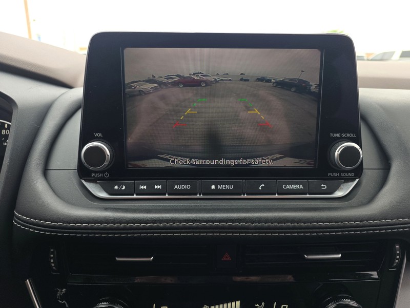 Nissan Rogue Vehicle Full-screen Gallery Image 17