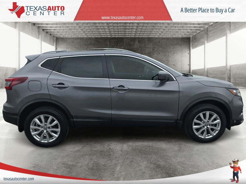 Nissan Rogue Sport Vehicle Full-screen Gallery Image 04