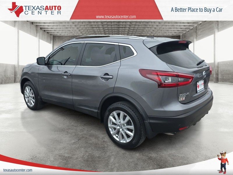 Nissan Rogue Sport Vehicle Full-screen Gallery Image 08