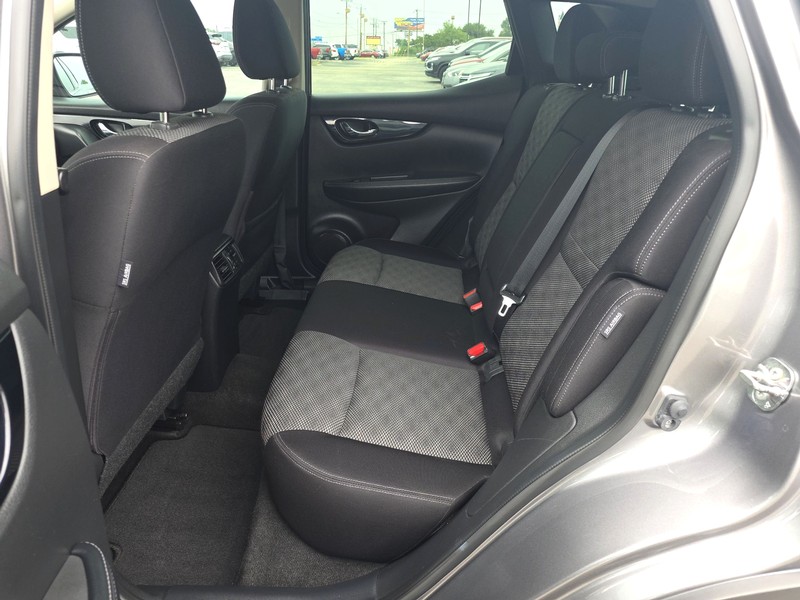 Nissan Rogue Sport Vehicle Full-screen Gallery Image 10
