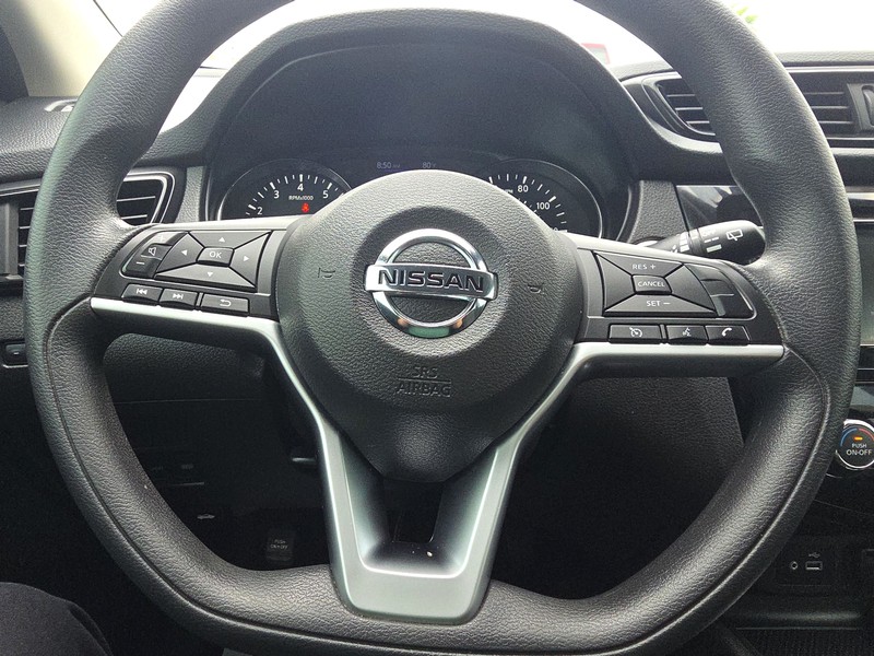 Nissan Rogue Sport Vehicle Full-screen Gallery Image 14