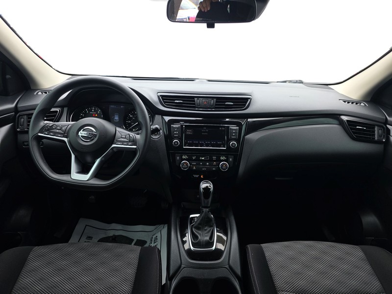 Nissan Rogue Sport Vehicle Full-screen Gallery Image 16