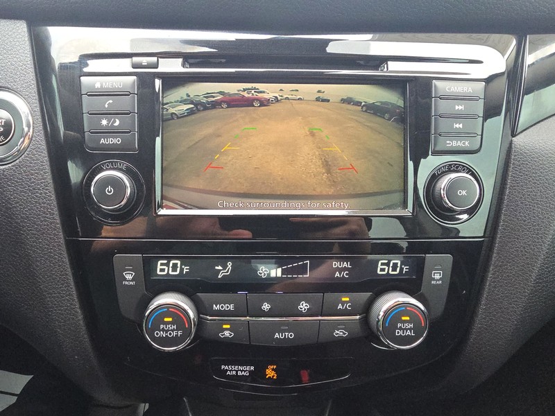 Nissan Rogue Sport Vehicle Full-screen Gallery Image 17