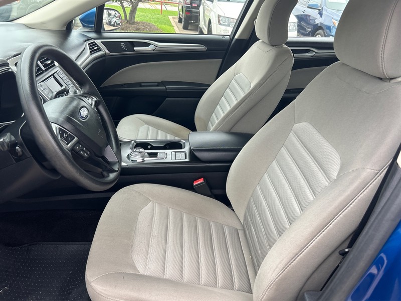 Ford Fusion Hybrid Vehicle Full-screen Gallery Image 07