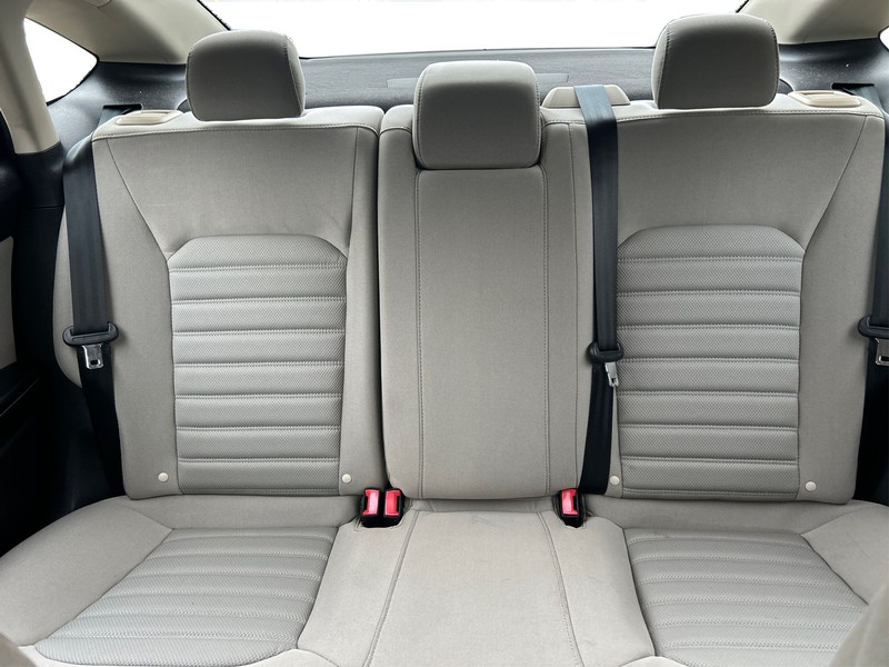Ford Fusion Hybrid Vehicle Full-screen Gallery Image 11