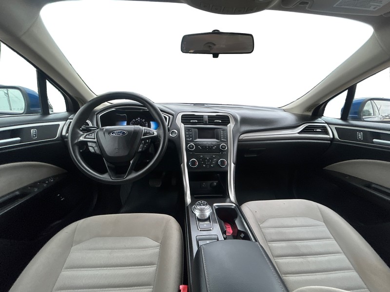 Ford Fusion Hybrid Vehicle Full-screen Gallery Image 13