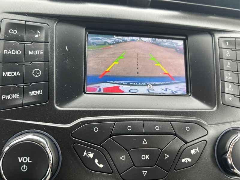 Ford Fusion Hybrid Vehicle Full-screen Gallery Image 15