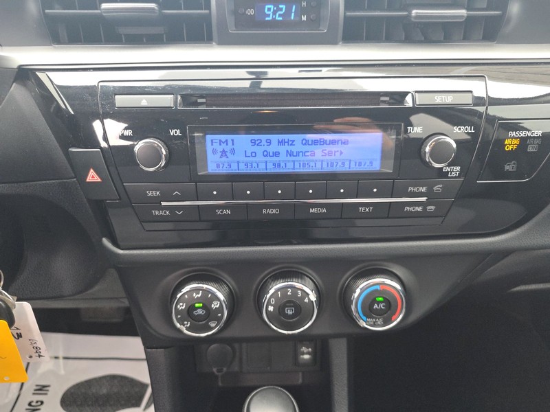 Toyota Corolla Vehicle Full-screen Gallery Image 11