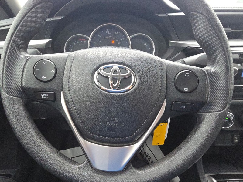 Toyota Corolla Vehicle Full-screen Gallery Image 13