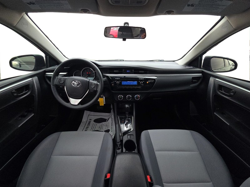Toyota Corolla Vehicle Full-screen Gallery Image 14