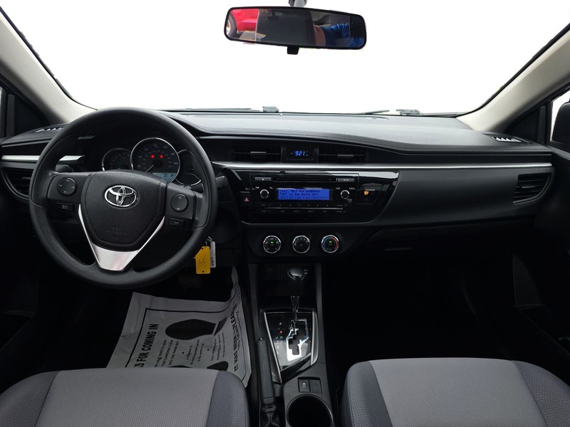 Toyota Corolla Vehicle Full-screen Gallery Image 15