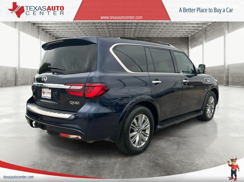 INFINITI QX80 Vehicle Full-screen Gallery Image 05