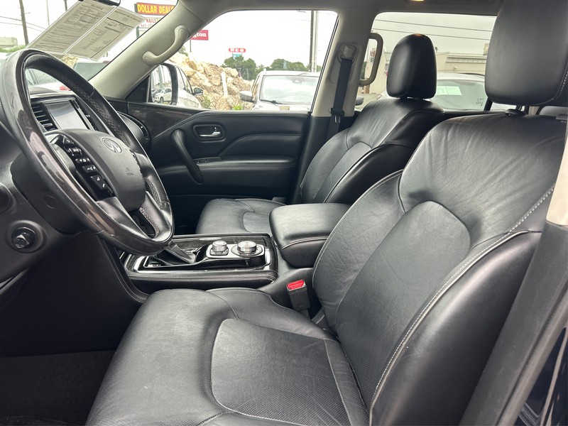 INFINITI QX80 Vehicle Full-screen Gallery Image 07