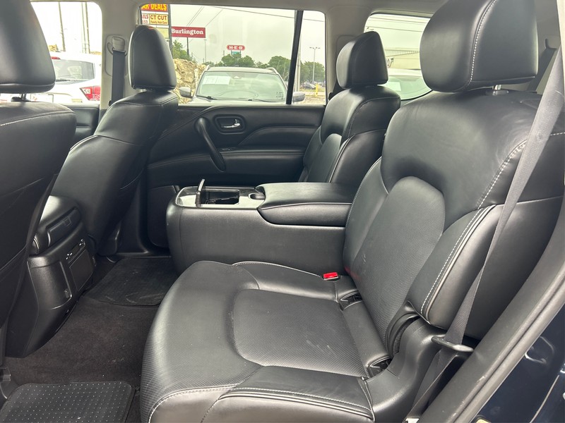 INFINITI QX80 Vehicle Full-screen Gallery Image 08
