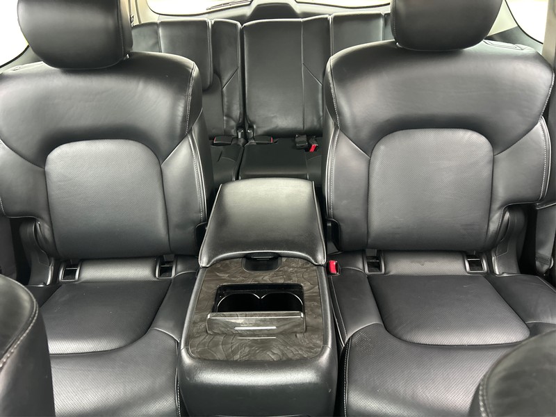 INFINITI QX80 Vehicle Full-screen Gallery Image 11