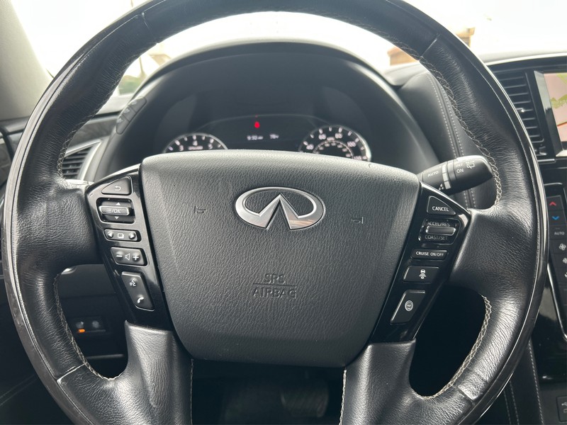 INFINITI QX80 Vehicle Full-screen Gallery Image 12