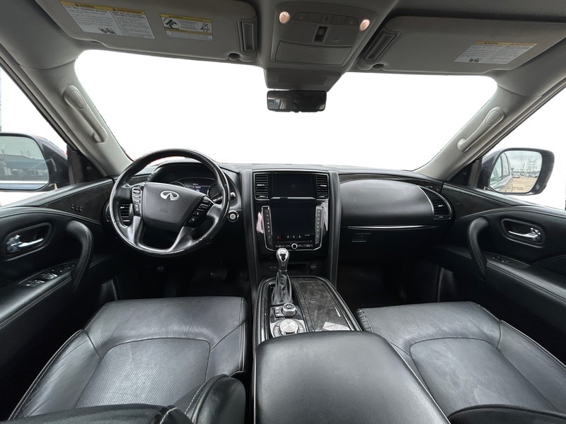 INFINITI QX80 Vehicle Full-screen Gallery Image 13