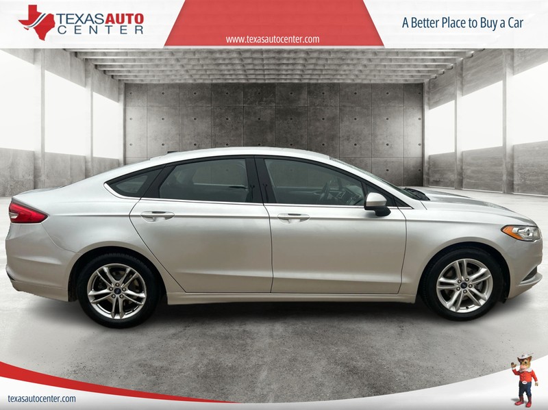 Ford Fusion Vehicle Full-screen Gallery Image 04