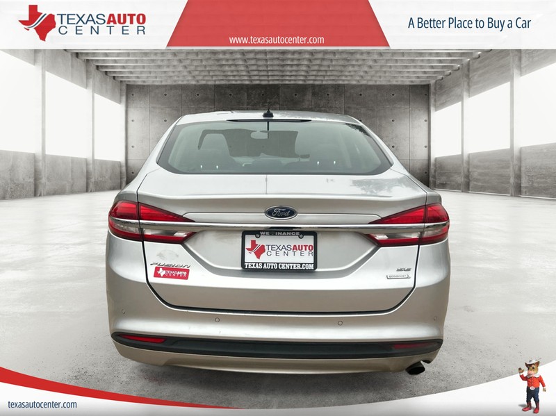 Ford Fusion Vehicle Full-screen Gallery Image 06
