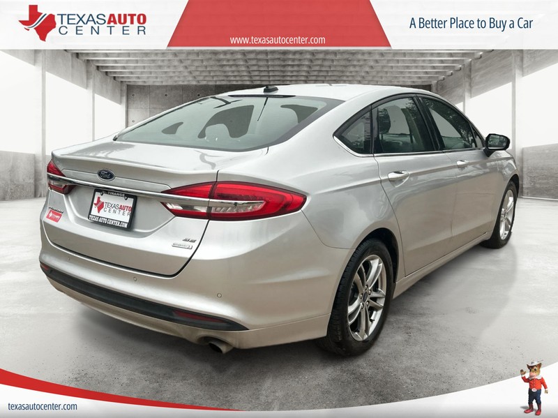 Ford Fusion Vehicle Full-screen Gallery Image 07