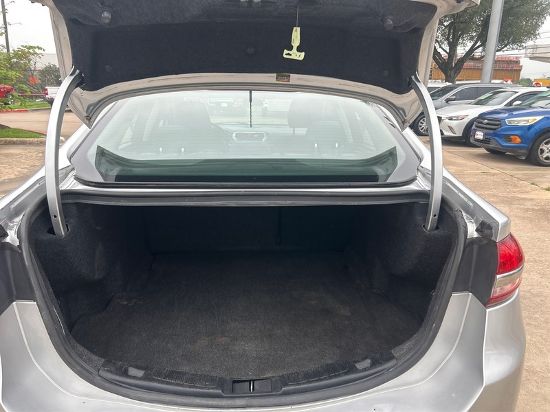 Ford Fusion Vehicle Full-screen Gallery Image 11