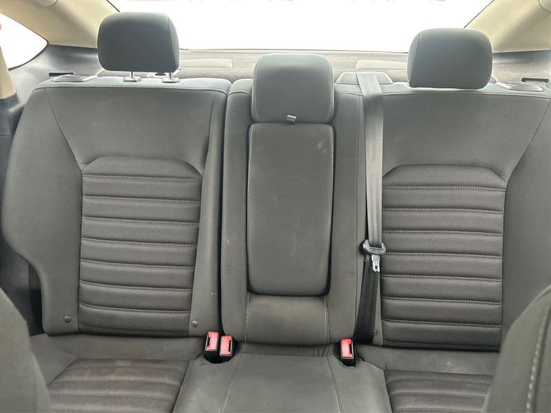 Ford Fusion Vehicle Full-screen Gallery Image 13