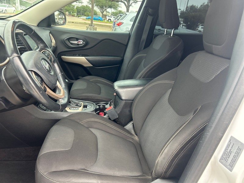 Jeep Cherokee Vehicle Full-screen Gallery Image 09