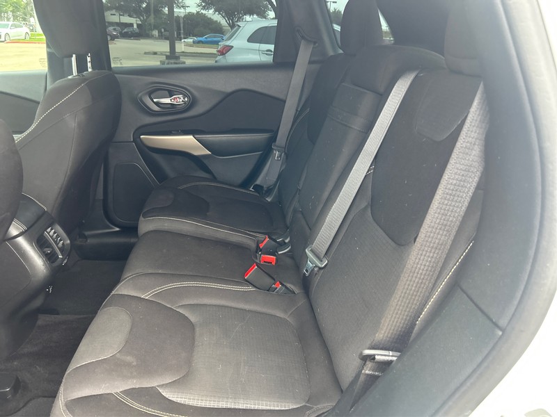 Jeep Cherokee Vehicle Full-screen Gallery Image 10