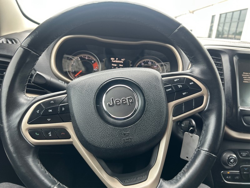 Jeep Cherokee Vehicle Full-screen Gallery Image 14