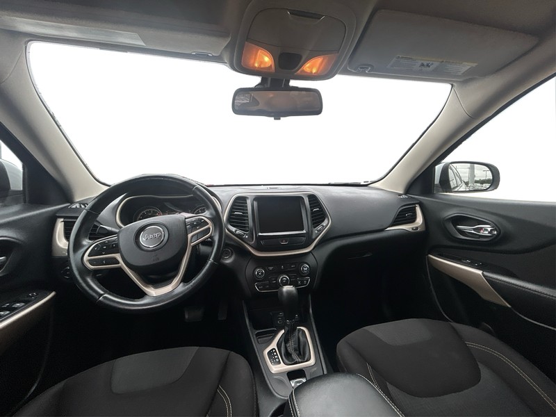 Jeep Cherokee Vehicle Full-screen Gallery Image 16