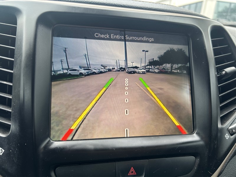 Jeep Cherokee Vehicle Full-screen Gallery Image 17