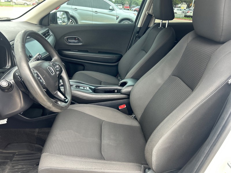Honda HR-V Vehicle Full-screen Gallery Image 09