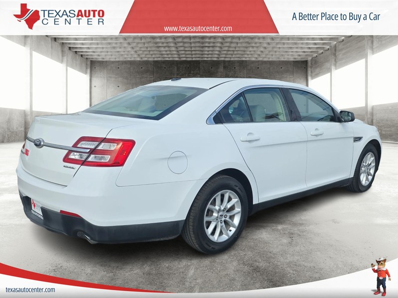 Ford Taurus Vehicle Full-screen Gallery Image 7