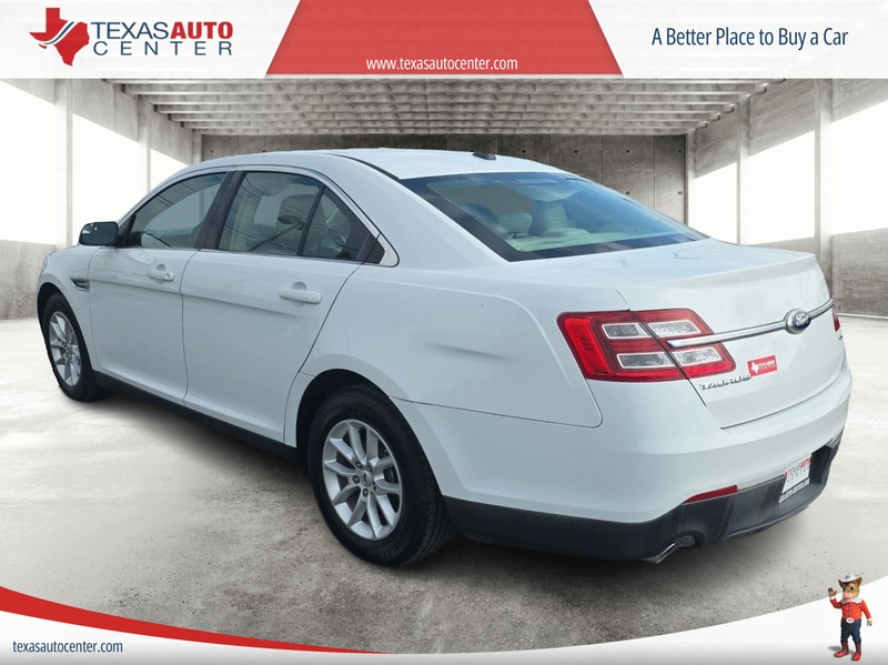 Ford Taurus Vehicle Full-screen Gallery Image 8