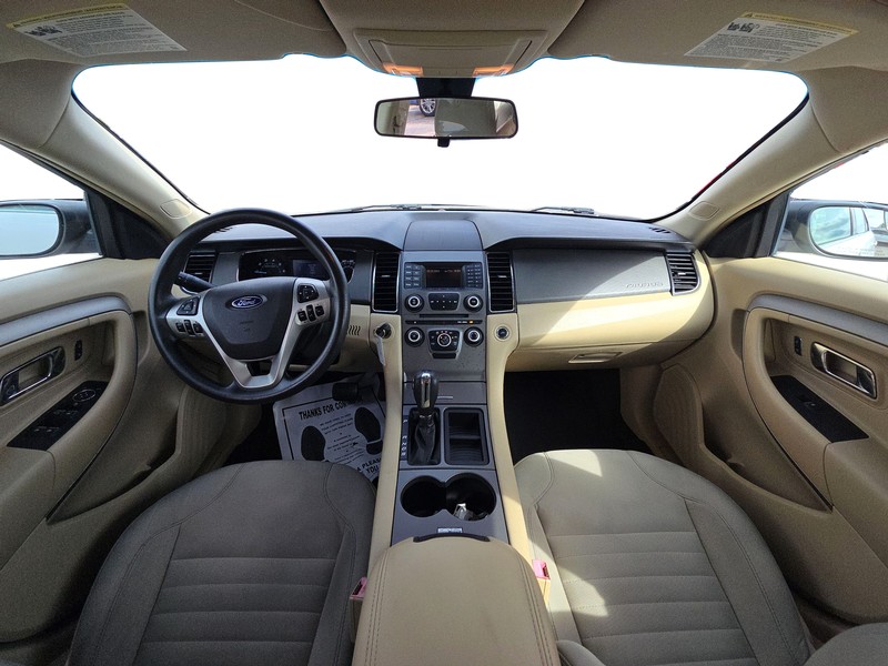 Ford Taurus Vehicle Full-screen Gallery Image 14
