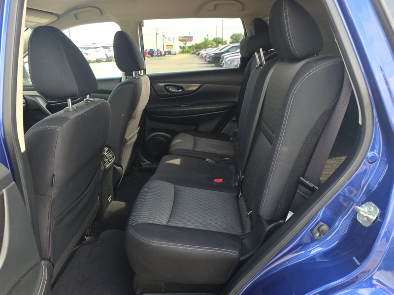 Nissan Rogue Vehicle Full-screen Gallery Image 10