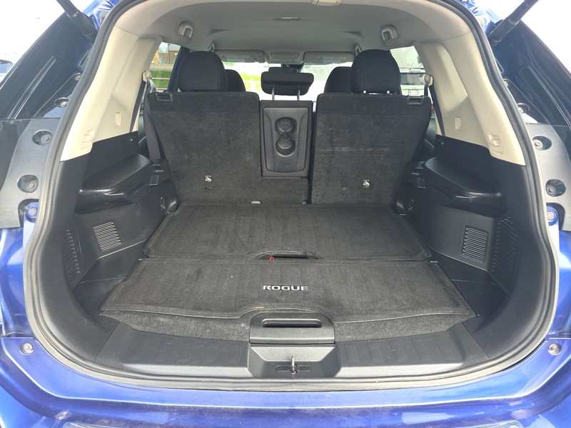 Nissan Rogue Vehicle Full-screen Gallery Image 11