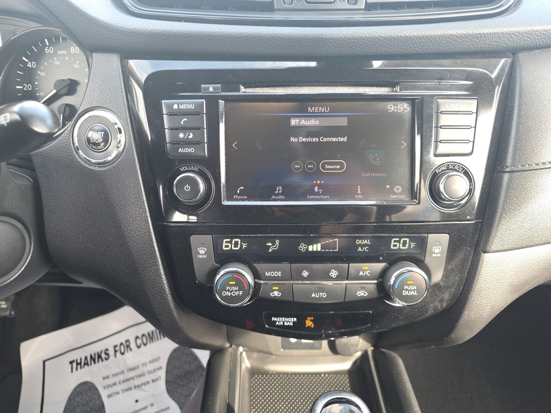 Nissan Rogue Vehicle Full-screen Gallery Image 12