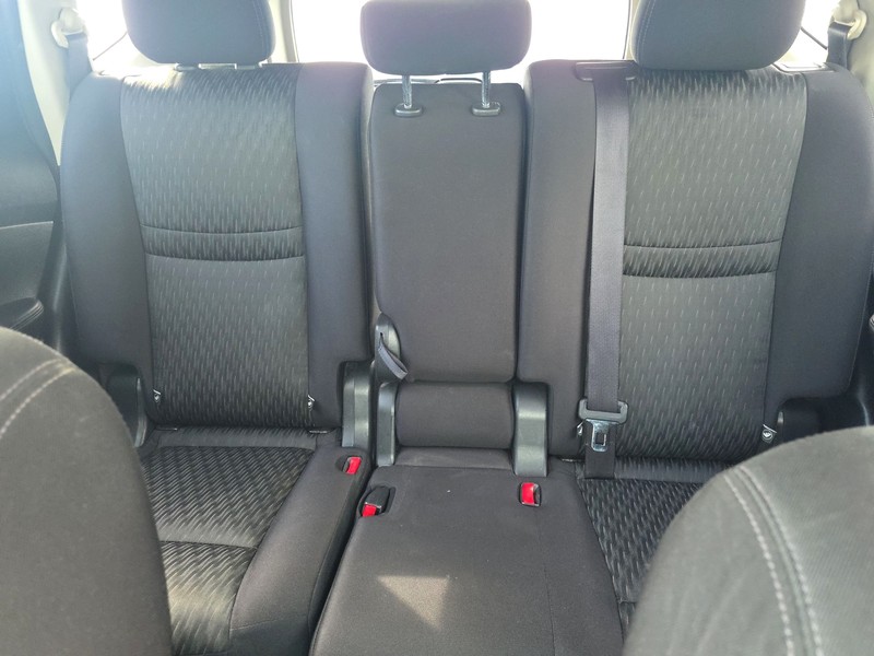 Nissan Rogue Vehicle Full-screen Gallery Image 13