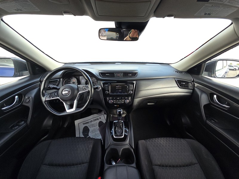 Nissan Rogue Vehicle Full-screen Gallery Image 15