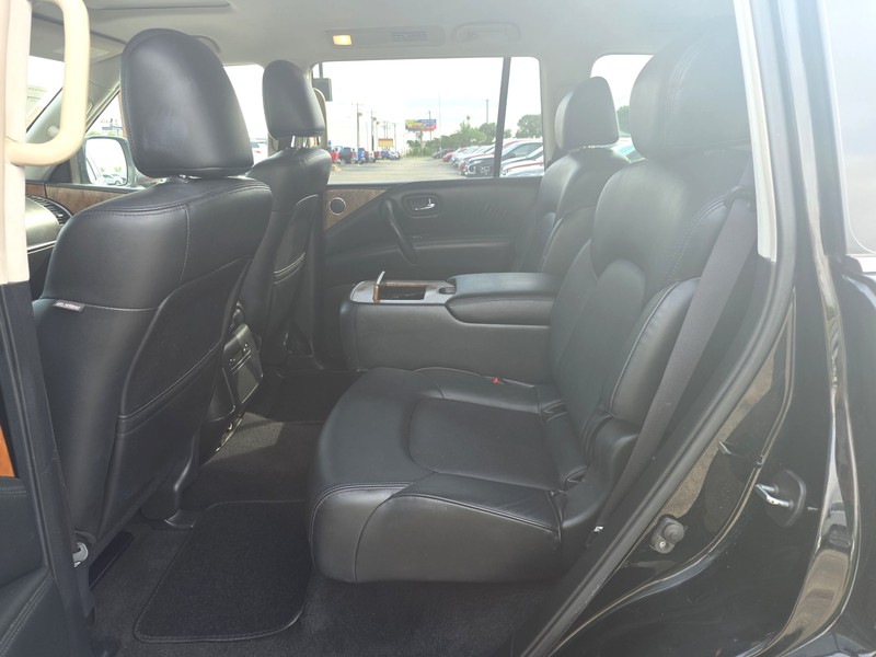 Nissan Armada Vehicle Full-screen Gallery Image 10