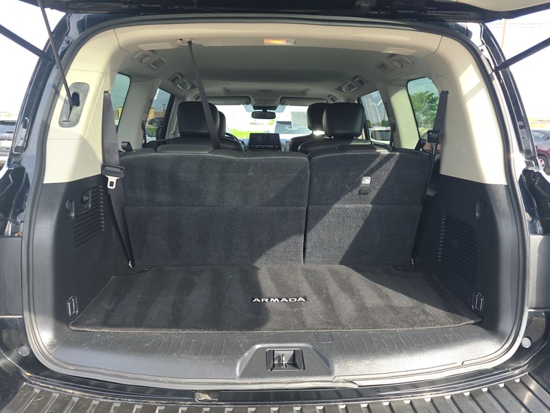 Nissan Armada Vehicle Full-screen Gallery Image 11