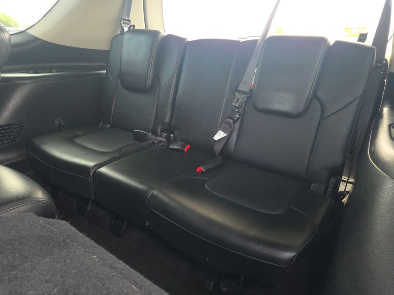 Nissan Armada Vehicle Full-screen Gallery Image 19