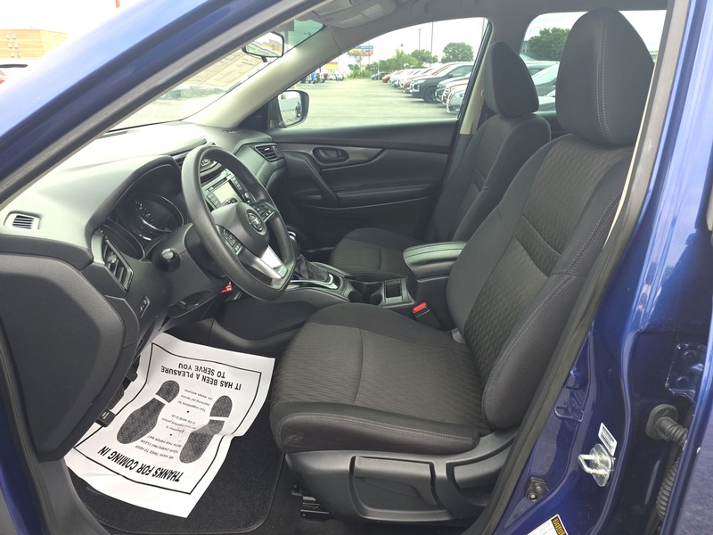 Nissan Rogue Vehicle Full-screen Gallery Image 9